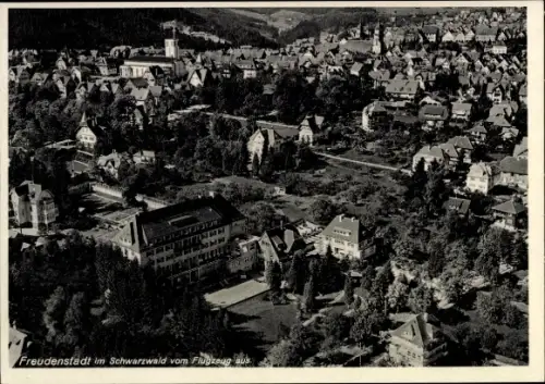 Ak Freudenstadt im Schwarzwald,  Schwarzwald, Luftaufnahme, Hospiz St. Elisabeth