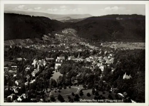 Ak Badenweiler im Schwarzwald, Badenweiler vom Flugzeug aus, Luftaufnahme, Kurpark, Ortsansicht