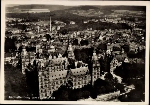 Ak Aschaffenburg in Unterfranken, Luftaufnahme von  Stadtansicht,  Gebäude