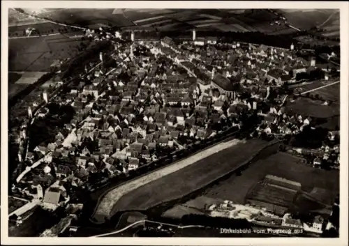 Ak Dinkelsbühl in Mittelfranken, Luftaufnahme von  Stadtansicht, viele Dächer, Fluss