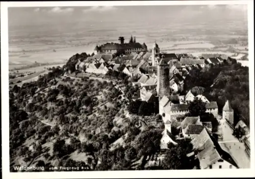 Ak Waldenburg in Sachsen, Luftaufnahme von  Burg, Häuser, Landschaft