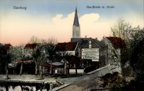 Ak Nienburg an der Weser, Aue-Brücke, Kirche