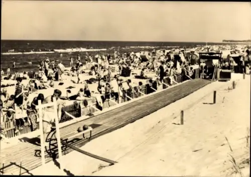 Ak Ostseebad Zinnowitz auf Usedom,  Kegelbahn am Strand, Bretterweg, Strandkörbe