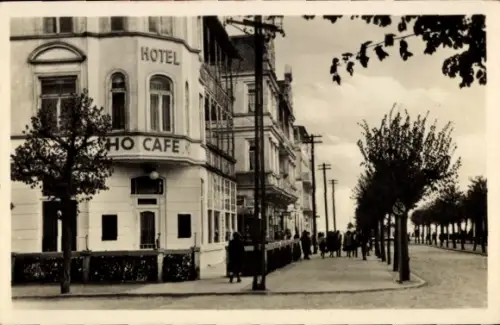 Ak Ostseebad Binz auf Rügen,  Hotel, HO-Café, Uferpromenade
