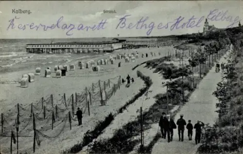 Ak Kołobrzeg Ostseebad Kolberg Pommern,  Strand, Seebrücke, Strandpromenade