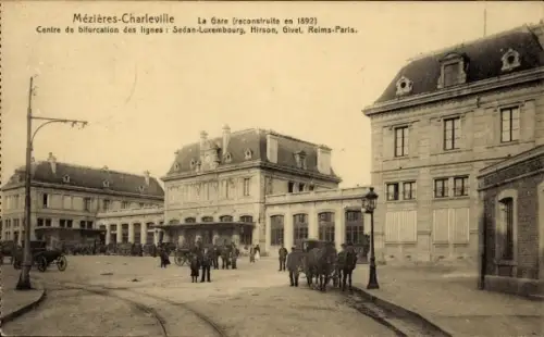 Ak Mézières Charleville Ardennes, La Gare, Blick auf den Bahnhof, Straßenseite