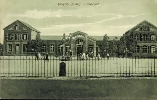 Ak Noyon Oise, Bahnhof