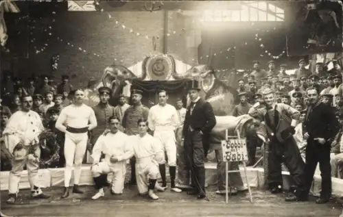 Foto Ak Bruxelles Brüssel, Zirkus, I. WK. Soldaten