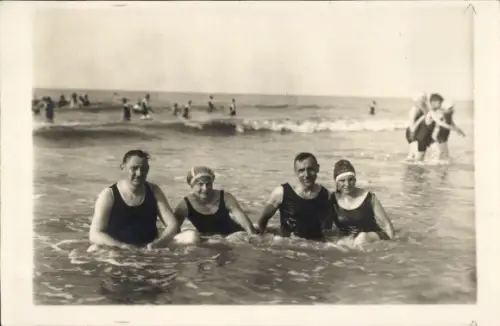 Foto Ak Blankenberghe Blankenberge Westflandern, Badegäste, Bademode