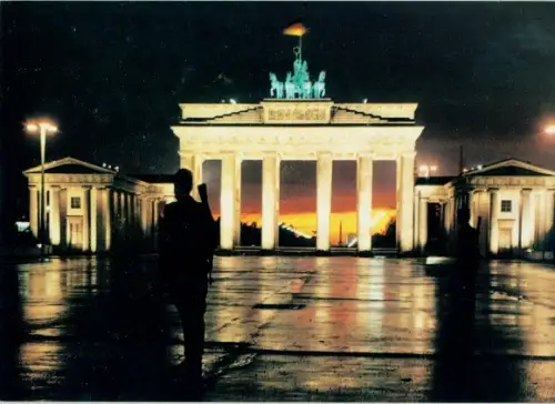 Riesen Ak Berlin Mitte, Brandenburger Tor bei Nacht