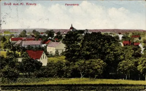 Ak Klein Kreutz Brandenburg an der Havel, Kirchturm, Häuser mit roten Dächern, Baumgruppen, Wiese