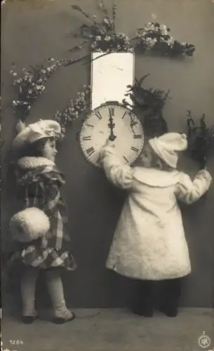 Ak Glückwunsch Neujahr, Kinder, Uhr
