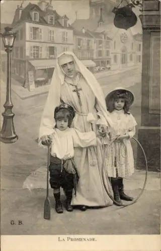 Ak La Promenade, Nonne mit mit zwei Kindern