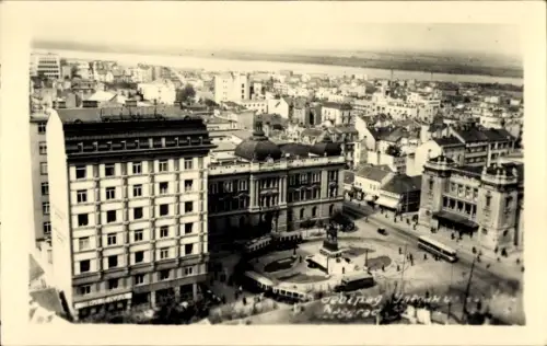 Ak Beograd Belgrad Serbien, Stadtansicht, Gebäude, Straßenbahn, Denkmal, Luftaufnahme von Beograd