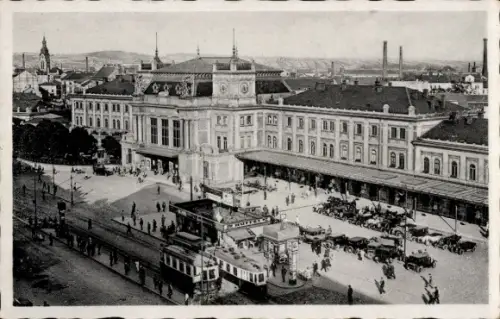 Ak Brno Brünn Südmähren, Bahnhof aus der Vogelschau, Straßenbahnen