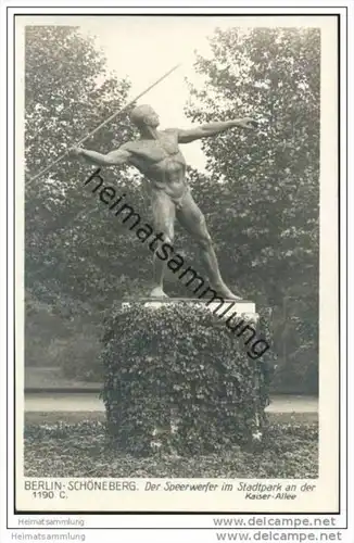 Berlin-Schöneberg - Der Speerwerfer im Stadtpark an der Kaiserallee - Foto-AK 40er Jahre