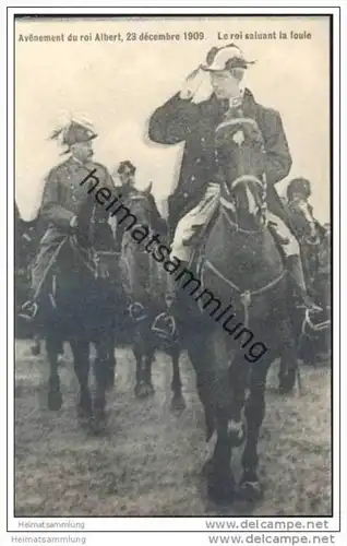Avenement du roi Albert 23 décembre 1909 - Le roi salutant la foule