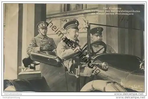Preussen - Der Kronprinz beim verlassen des Generalstabsgebäudes am Steuer seines Protowagens