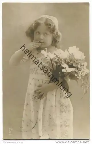 kleines Mädchen mit einem Blumenstrauss - Fillette - Verlag Gustav Liersch Berlin 2361-5 gel. 1907