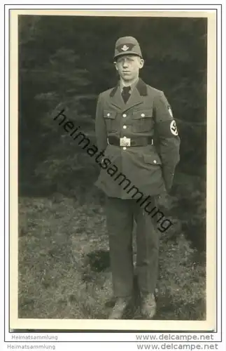 Soldat in Uniform - Abzeichen - Portraitaufnahme - Foto-AK