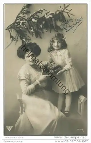 Weihnachten - Frau mit Kind - Weihnachtsgebäck Äpfel - Foto-AK