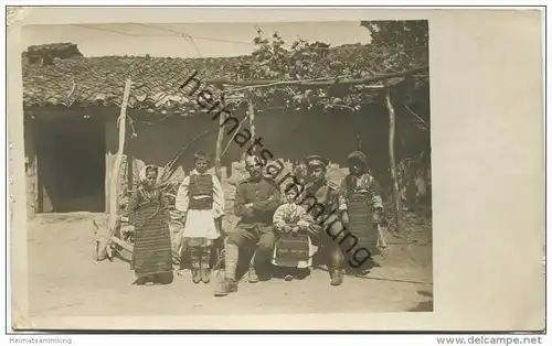 Mazedonien - auf einem Bauernhof - Militär - Kinder - Foto-AK ca. 1915