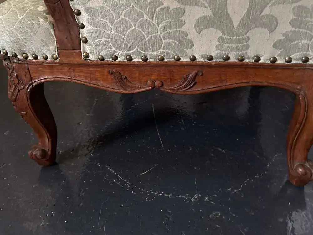 Antiker Ohrensessel neu gepolstert mit hochwertigem Stoff um 1900 6