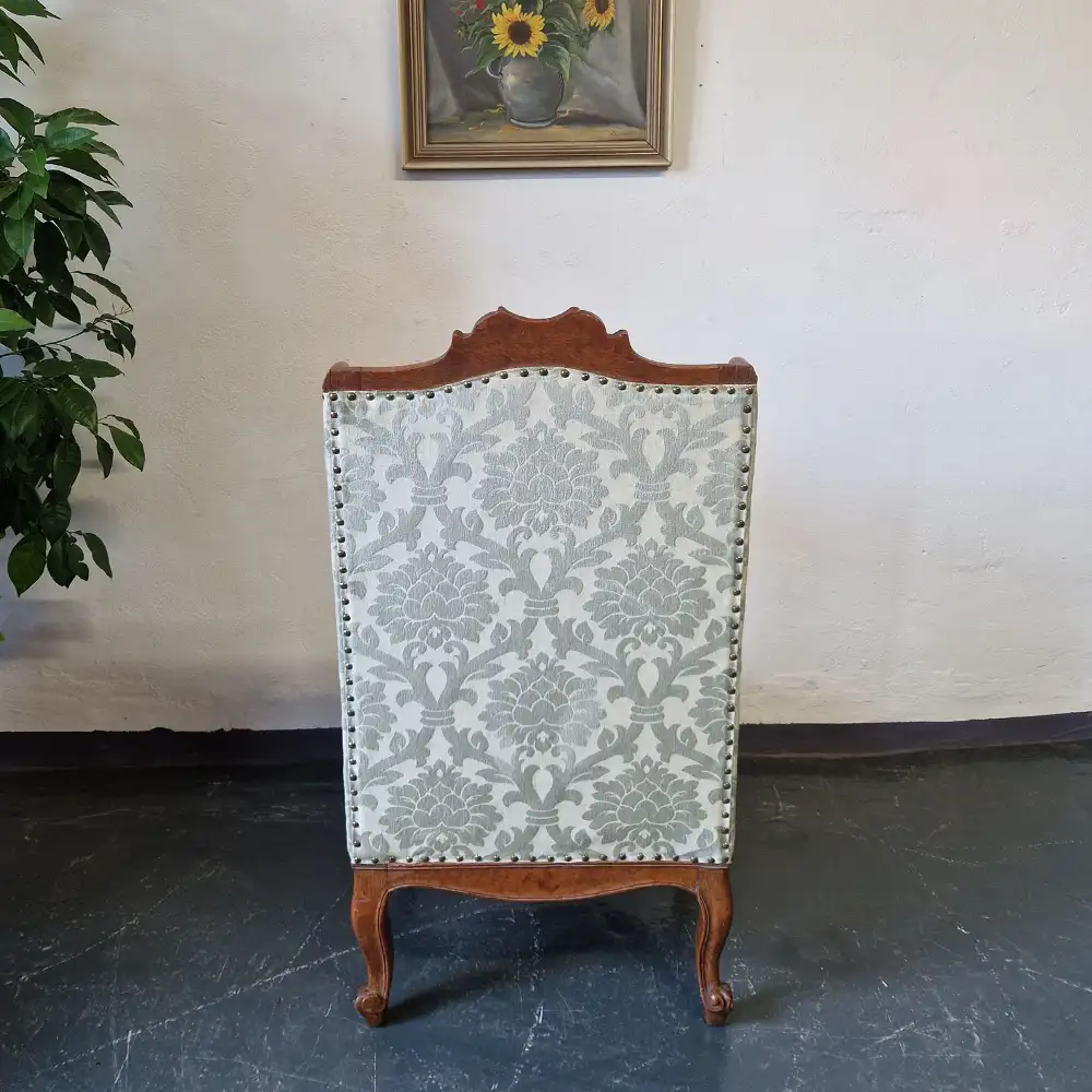 Antiker Ohrensessel neu gepolstert mit hochwertigem Stoff um 1900 7