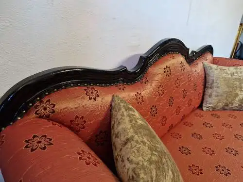  Antikes Jugendstil Sofa um 1890 – geschwärztes Nussbaumfurnier, kunstvoll geschnitzt, restauriert & neu bezogen