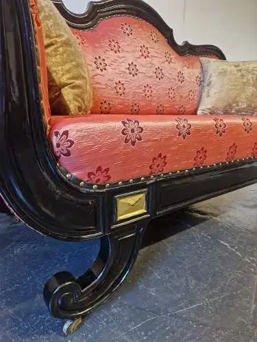  Antikes Jugendstil Sofa um 1890 – geschwärztes Nussbaumfurnier, kunstvoll geschnitzt, restauriert & neu bezogen