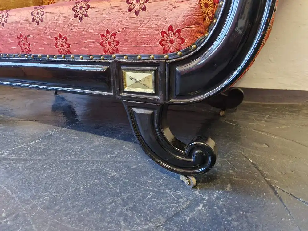 Antikes Jugendstil Sofa um 1890 – geschwärztes Nussbaumfurnier, kunstvoll geschnitzt, restauriert & neu bezogen 4
