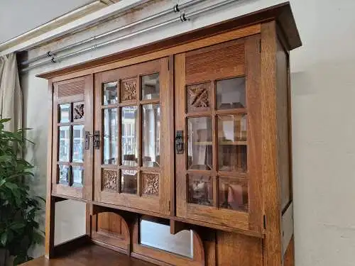 Antikes Jugendstil Buffet aus Eiche – florale Schnitzereien, 19.Jh.