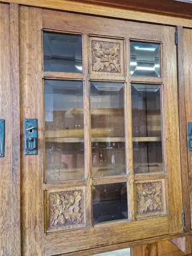 Antikes Jugendstil Buffet aus Eiche – florale Schnitzereien, 19.Jh.
