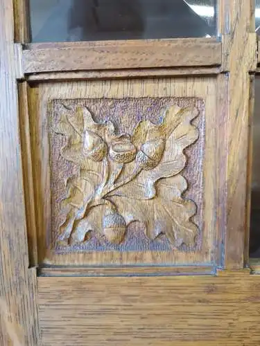 Antikes Jugendstil Buffet aus Eiche – florale Schnitzereien, 19.Jh.