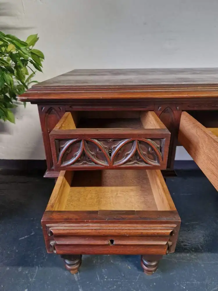 Antiker gotischer Doppelschreibtisch von Mercier Frères, Paris – 19. Jahrhundert 6