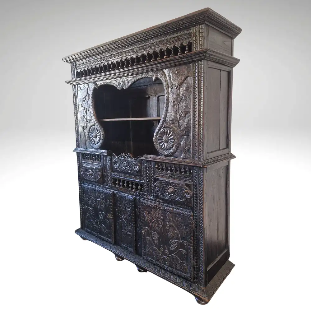 Antiker Buffetschrank Gotik wunderschöne Schnitzereien 17. Jh. 1