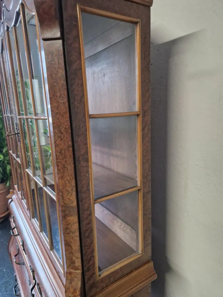 Antike Barock Vitrine Holland Tatzenfüße Schnitzereien 18. Jh. 2