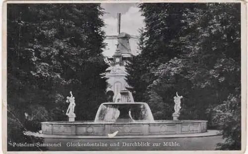 [Ansichtskarte] Potsdam Sanssouci Glockenfontaine und Durchblick zur Mühle. 