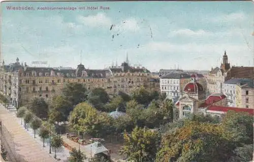 [Ansichtskarte] Wiesbaden. Kochbrunnenanlage mit Hôtel Rose - 1913 !!!. 