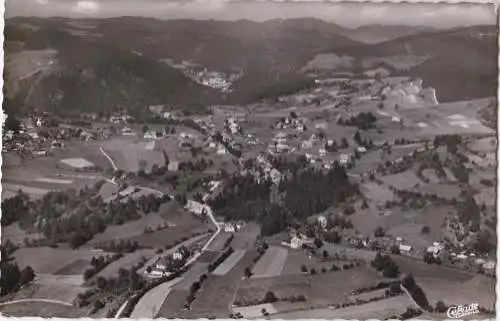 [Ansichtskarte] Luftkurort and Wintersportplatz - Häusern im südlichen Hochschwarzwald mit Blick auf St. Blasien mit seinem Dom - 1956. 