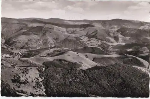 [Ansichtskarte] Belchen, 1415m ü.M., südl. Schwarzwald, Hotel Belchenhaus - Blick vom Belchen auf Schönau. 