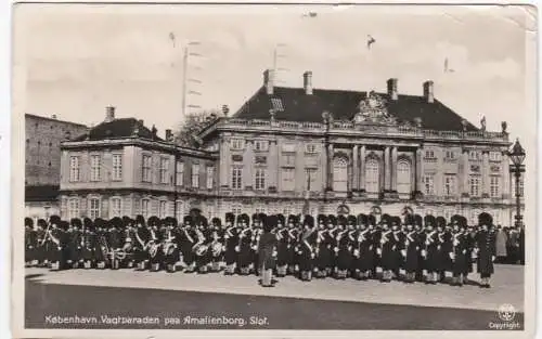 [Ansichtskarte] KOBENHAVN. Vagtparaden paa Amalienborg. Slot. - 1936. 