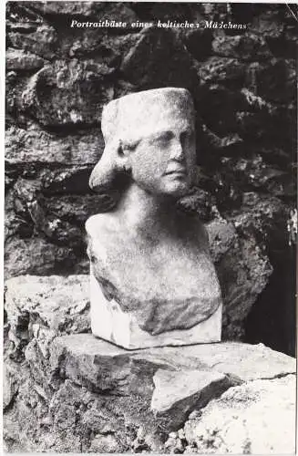 [Ansichtskarte] Ausgrabung des Landes Kärnten auf dem Magdalensberg - Portraitbüste eines keltischer Mädchens. 