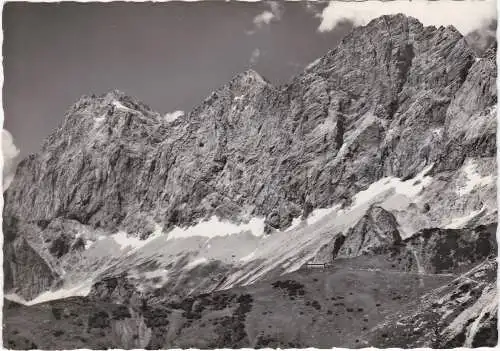 [Ansichtskarte] Südwandhütte, 1910m, mit Dachstein, 3004m. 