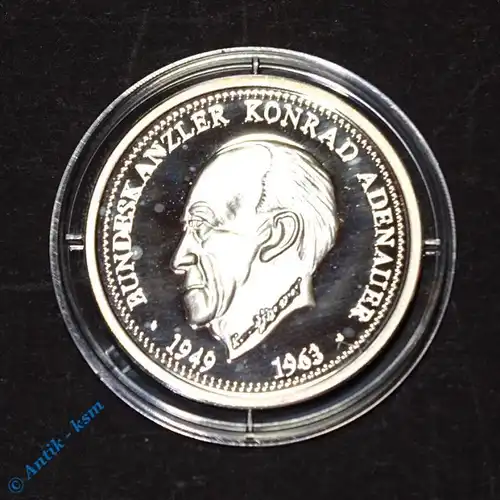 Feinsilber 999 Münze , Medaille , Bundeskanzler Konrad Adenauer , 30 mm , PP