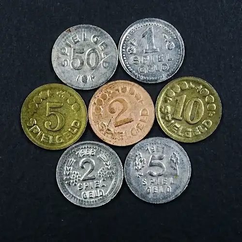 A sehr selten -- 1 Lot Münzen , kleines Metall Spielgeld aus den 50er Jahren