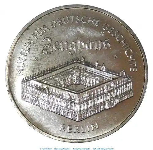 Kursmünze DDR , 5 Mark Münze -Zeughaus- von 1990 , bfr. vz. , Jäger 845 , Staatsbank DDR