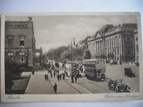 Alte AK Berlin Unter den Linden Bus [T649]