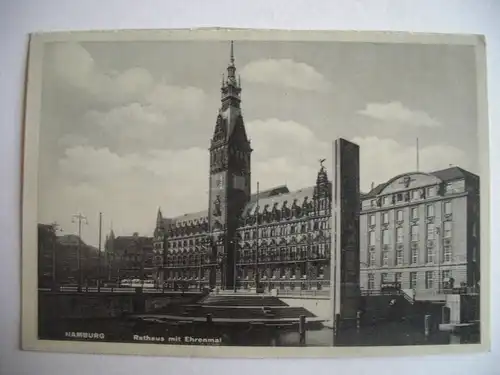 Alte AK Hamburg Rathaus mit Ehrenmal [aC442]