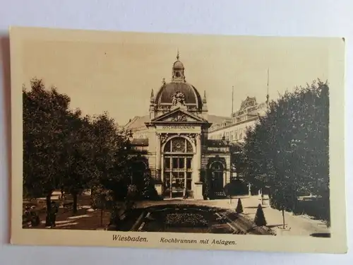 Alte AK Wiesbaden Kochbrunnen [aJ267]